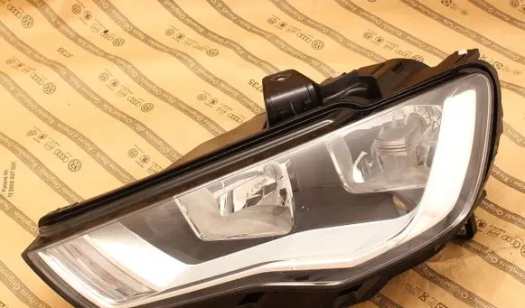 Audi A3 S3 8V Headlight/headlamp 8V0941003