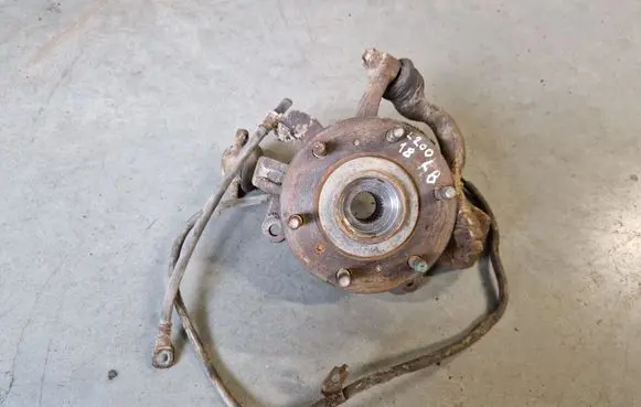 Mitsubishi L200 Front wheel hub spindle knuckle