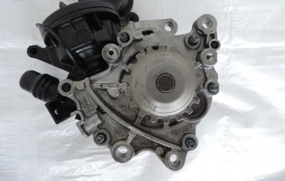 Ford Focus Water pump Z16001023