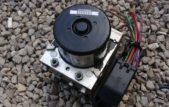 Mercedes-Benz C W204 ABS Pump A2044316812 10021207104 001102120710218