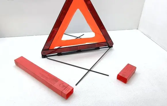 Toyota Avensis T270 Emergency warning sign 27R032741