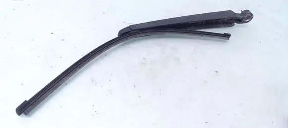 Rear wiper blade arm
