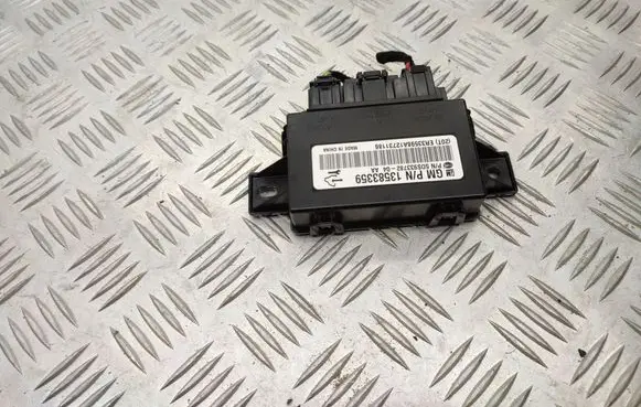 Opel Meriva B Seat heating relay 13583359