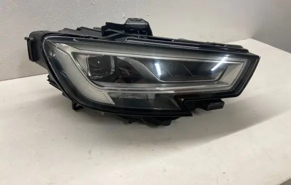 Audi A3 S3 8V Headlight/headlamp 8V0941036 T0116102A