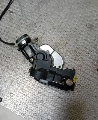 Suzuki Grand Vitara I Front door lock