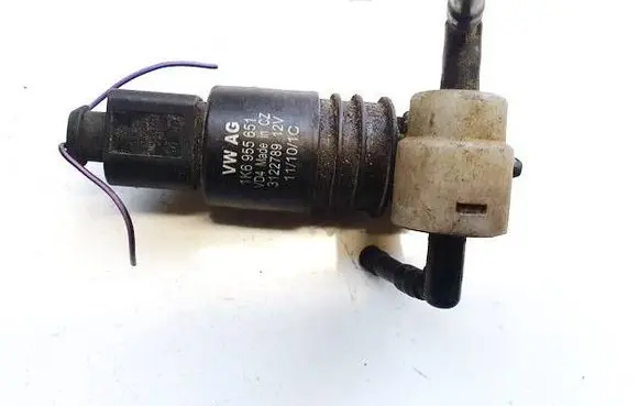 Volkswagen Touareg I Windscreen/windshield washer pump 1K6955651 3122789