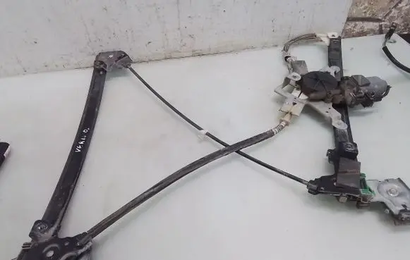 Seat Cordoba (6K) Front door window regulator with motor 