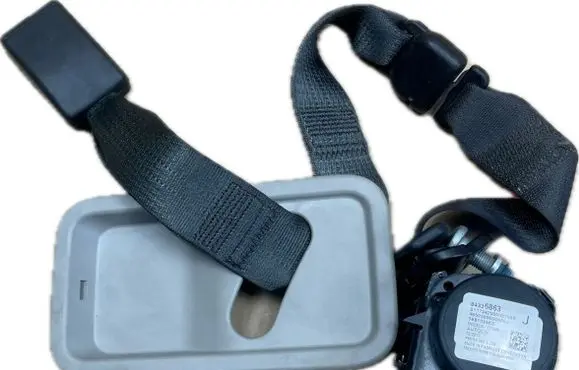Buick Enclave II Front seatbelt 84336863