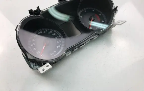 Mitsubishi Outlander Speedometer (instrument cluster) 8100A485