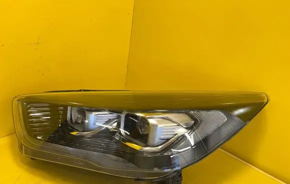 Ford Kuga II Headlight/headlamp 90100296