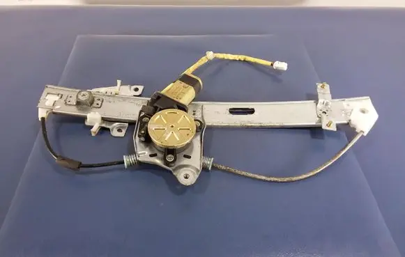 Mazda Xedos 9 Rear door window regulator with motor