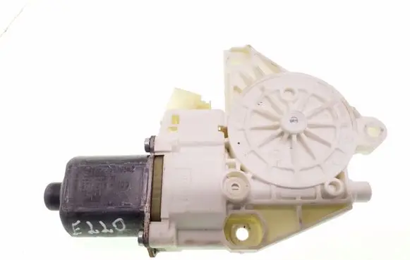 Mercedes-Benz E W212 Front door window regulator motor A2048200242 0130822502