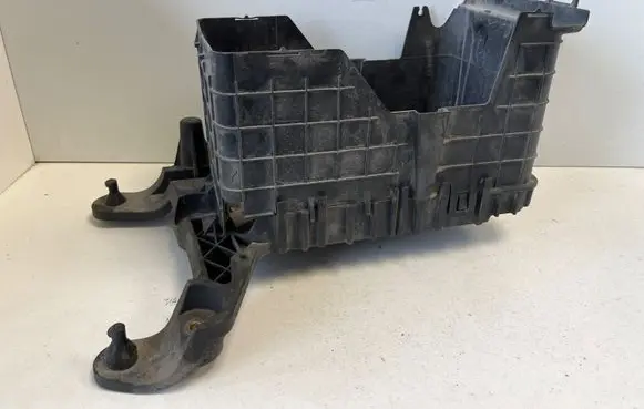 Volkswagen PASSAT B7 Battery box tray 1K0915333