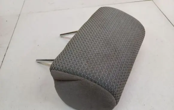 Volkswagen Golf IV Front seat headrest 