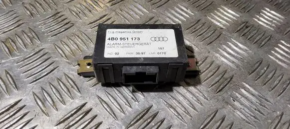 Audi A4 S4 B5 8D Alarm control unit/module 4B0951173