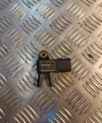 Mercedes-Benz C W203 Air pressure sensor A6429050100 0281006279