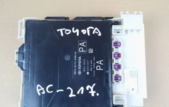 Toyota RAV 4 (XA50) Central body control module 8922142410