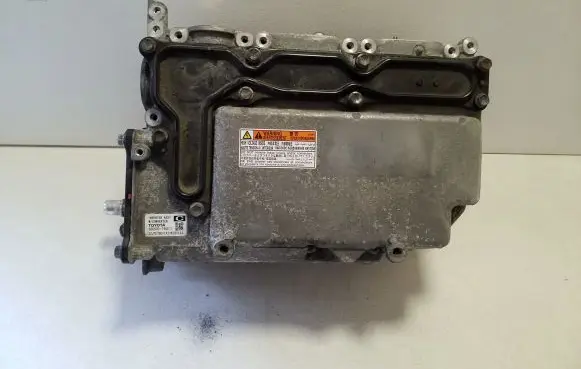 Voltage converter inverter