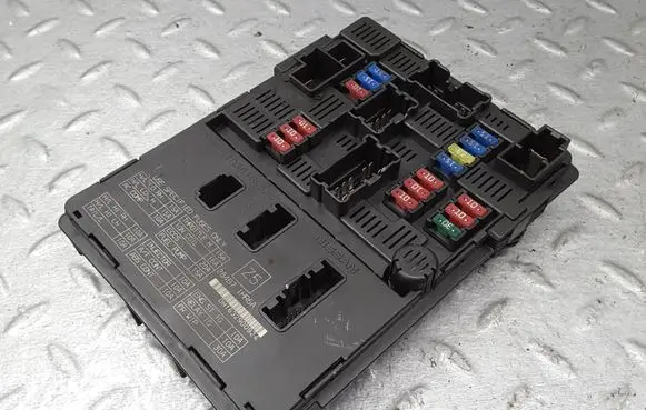 Nissan Note (E12) Fuse module 284B71HR6A