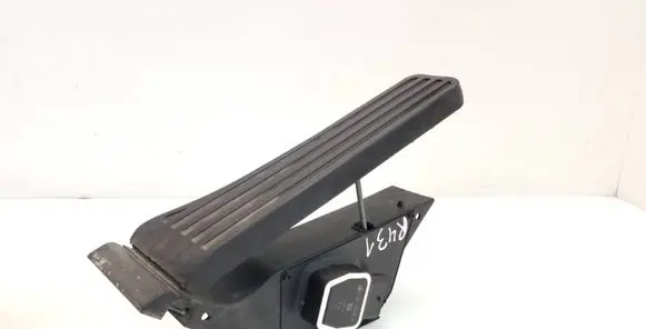 Mercedes-Benz E W212 Accelerator throttle pedal A2043000004 140910