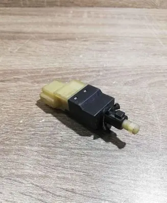 Mercedes-Benz E W210 Brake pedal sensor switch V30730070