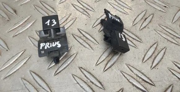 Toyota Prius (XW30) Windshield washer spray nozzle 