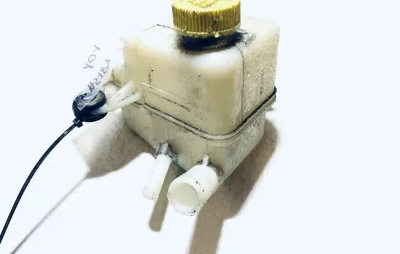 Mazda 323 Power steering fluid tank/reservoir