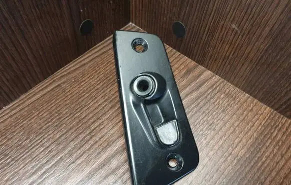 Volkswagen Transporter - Caravelle T5 Sliding door lower roller guide/hinge 7H0843640E
