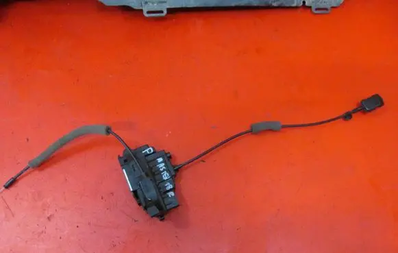 Renault Master III Front door lock 805020009R