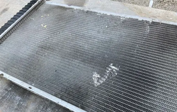 Hummer H2 Coolant radiator 15177272