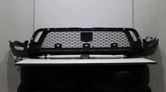 Land Rover Discovery 5 Front bumper lip LK7217E775AA E2LLR