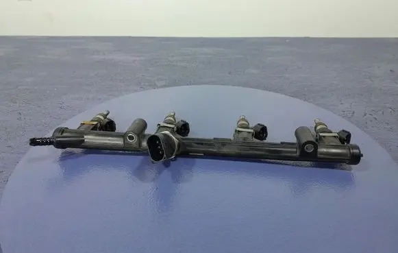 Volkswagen PASSAT B8 Fuel main line pipe 06K133681A