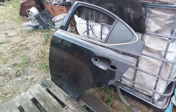 Lexus IS 220D-250-350 Rear door