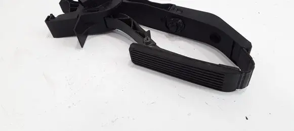 Mercedes-Benz E W211 Accelerator throttle pedal 2113000404
