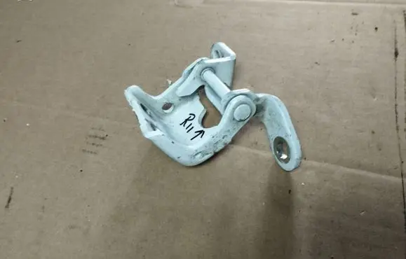 Honda CR-V Rear door upper hinge