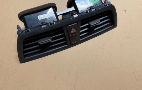 Suzuki SX4 S-Cross Dash center air vent grill 7361061M00