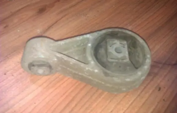 Ford Focus Engine mount bracket