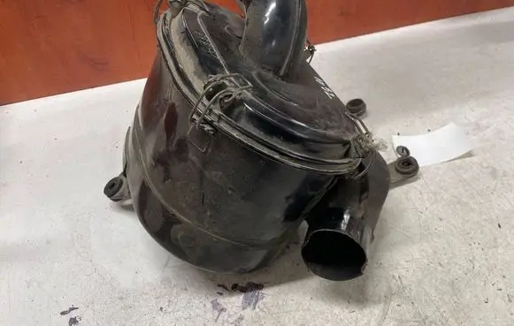 Mitsubishi Pajero Air filter box 838