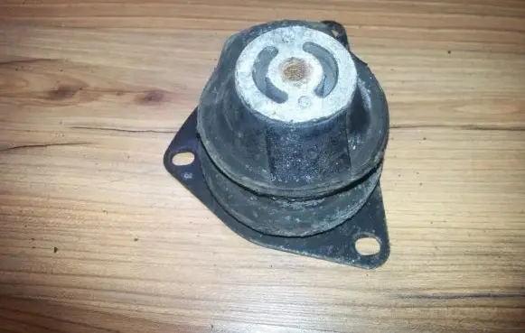Volkswagen Polo III 6N 6N2 6NF Engine mount bracket 6n0199262g