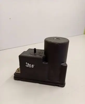 Audi 100 S4 C4 Central locking vacuum pump 4A0862257A