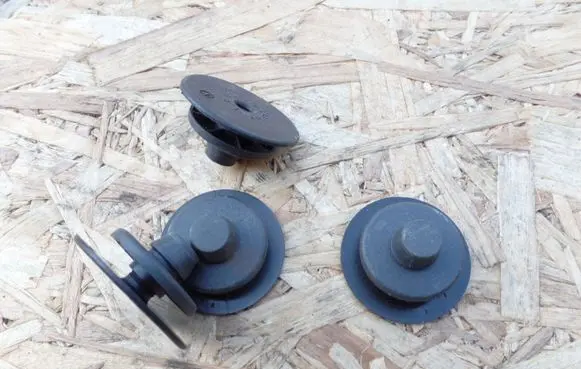 Floor mat clip fixing clamp