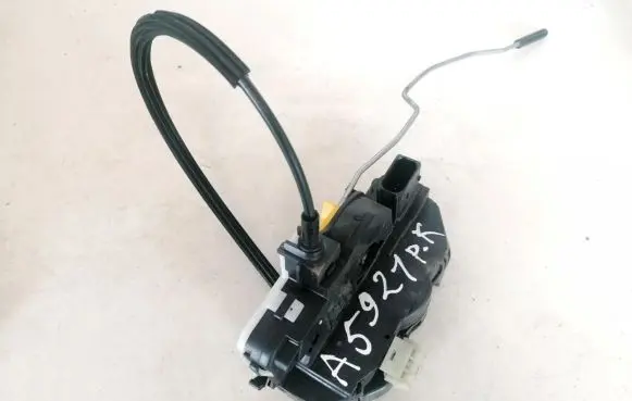 Opel Insignia A Front door lock 3023881