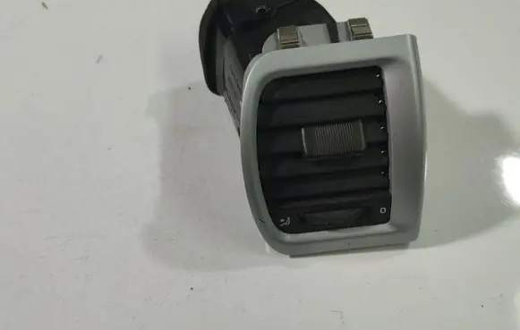Skoda Fabia Mk2 (5J) Dash center air vent grill 