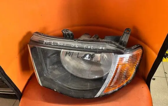 Mitsubishi L200 Headlight/headlamp