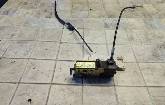 Citroen C4 I Front door lock 9647172680F 40627120