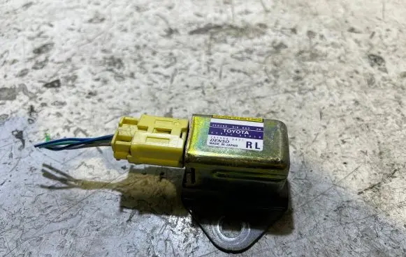 Toyota Land Cruiser (J120) Airbag deployment crash/impact sensor 8983360010 1879000471