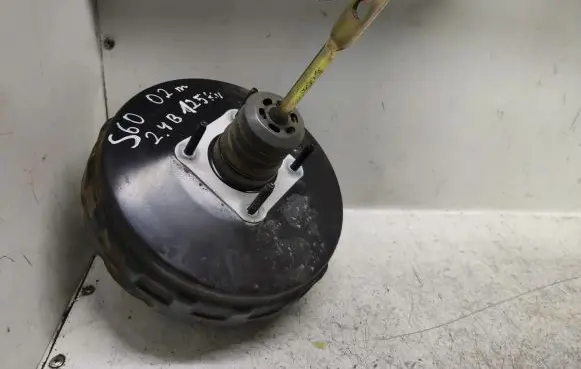 Volvo S60 Brake booster P08683259