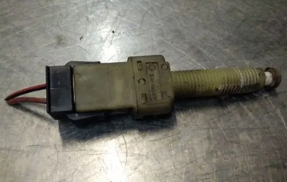 Audi A6 S6 C4 4A Brake pedal sensor switch 443945515