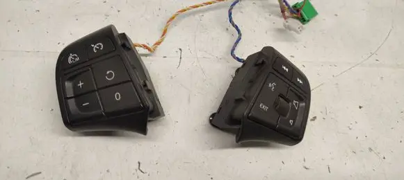 Volvo V60 Steering wheel buttons/switches 31318643 31295410 12W36