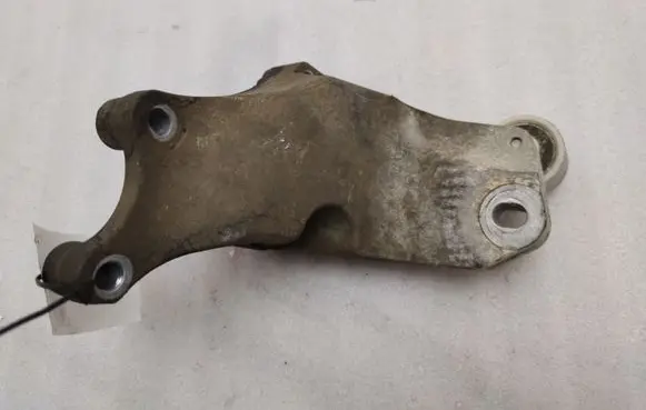Ford Mustang VI Engine mounting bracket X05302A
